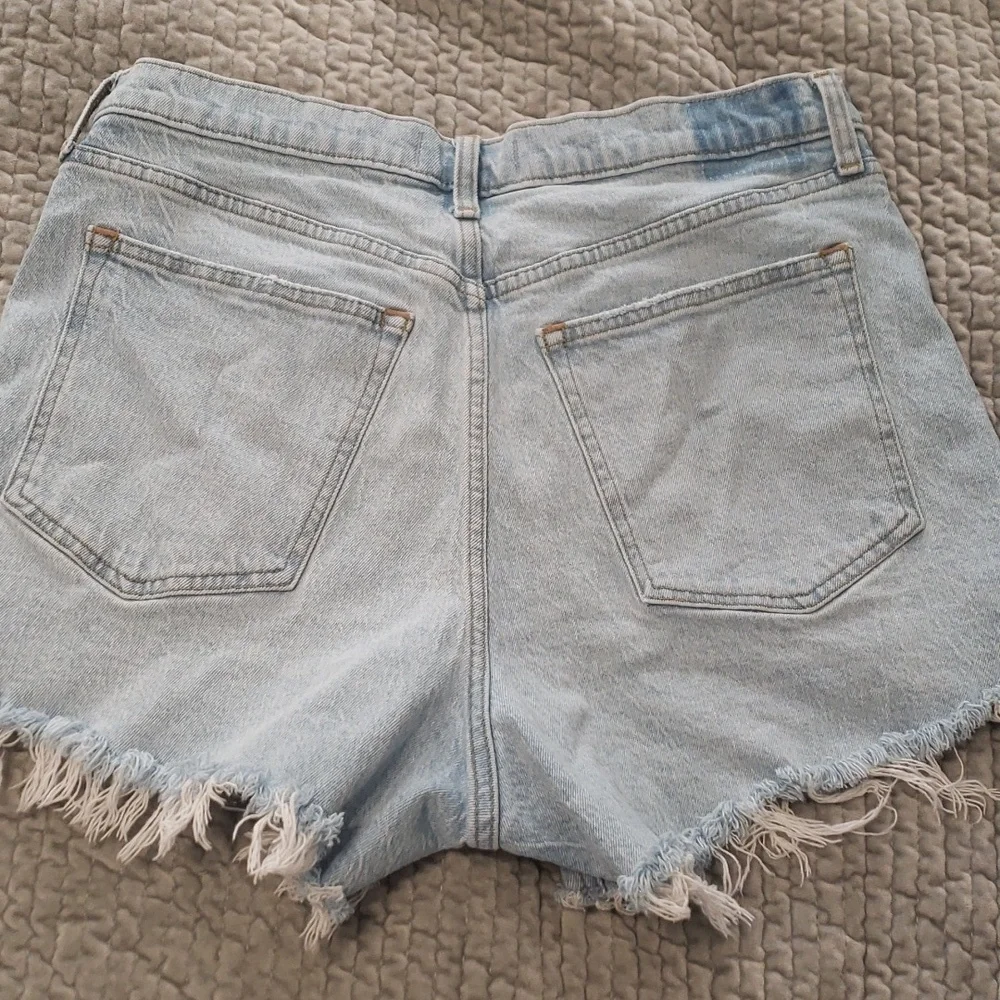 Abercrombie and Fitch The 90s Relaxed Cutoff, High Rise - Picture 6 of 7